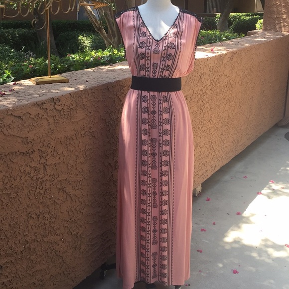 grayson Dresses & Skirts - Dusty rose & Black Mexican style dress M L